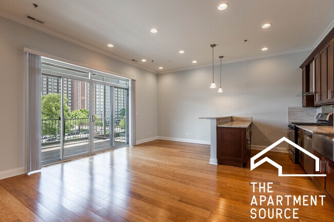 Foto del edificio - 1533 W Warren Blvd