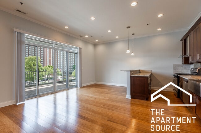 Building Photo - 1533 W Warren Blvd