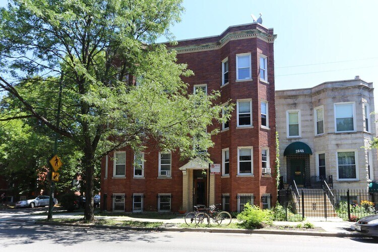 Primary Photo - 2647 N Sacramento Ave