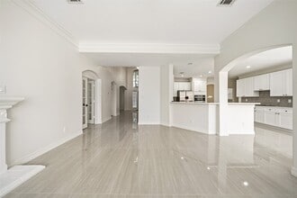 Building Photo - 5622 Lake Pl Dr