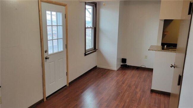 Building Photo - 836 Windom St