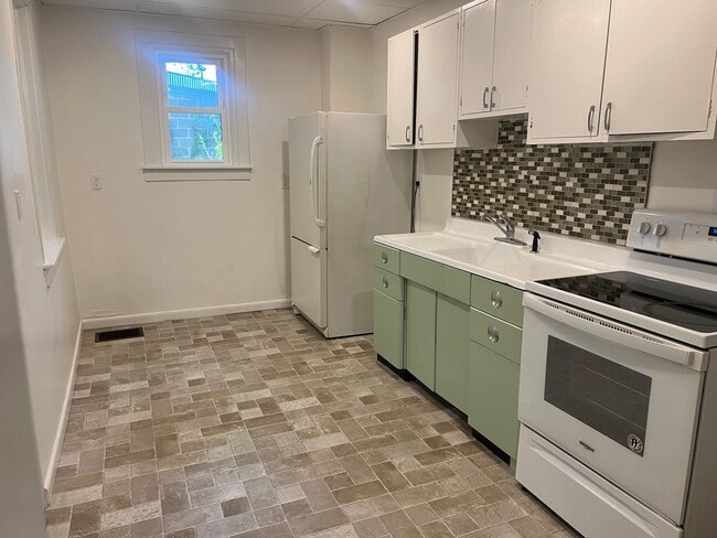 Foto del edificio - Charming 2 Bedroom Townhome with BONUS ROOM - in Prime Lancaster City Location!