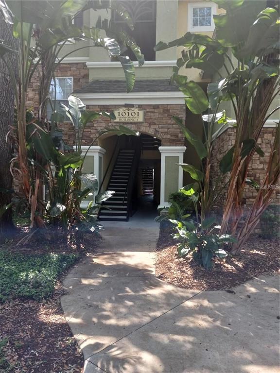 Building Photo - 10101 Courtney Palms Blvd