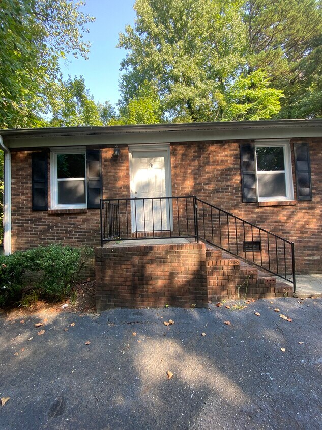 562 N Rhyne St Unit A, Gastonia, NC 28054 Apartments in Gastonia, NC