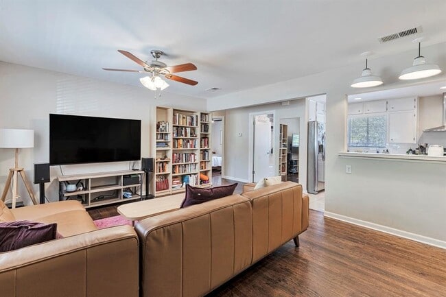 Foto del edificio - 1715 W St Johns Ave