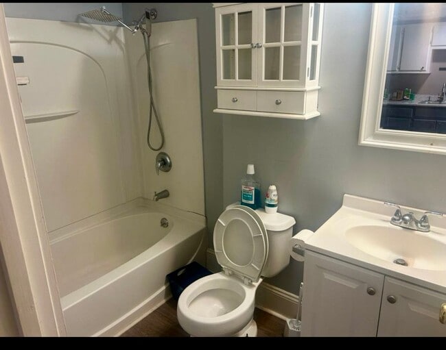 Building Photo - One bedroom apartment in downtown Lowell