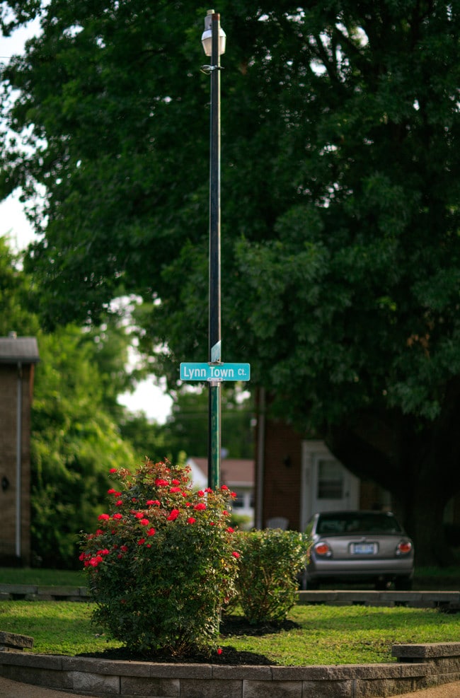Rose Bed - Lynntown Apartments