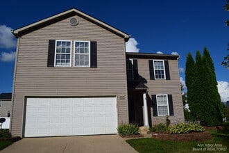 Building Photo - 8549 Hawthorn Hill