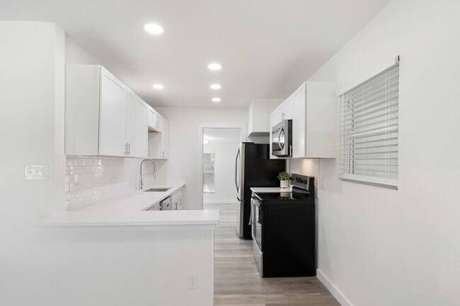 Building Photo - 434 Byrnes Dr