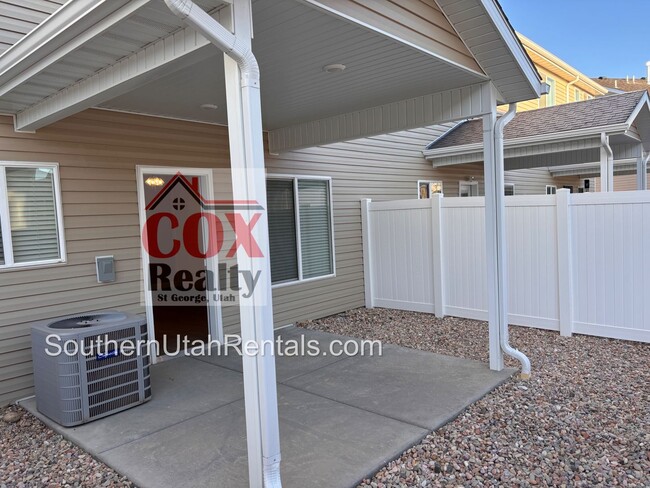 Foto del edificio - Cedar City 3 bed | 2 Bath | 2 Car townhome