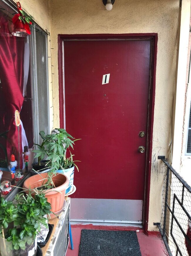 Building Photo - One Bedroom - Panorama City