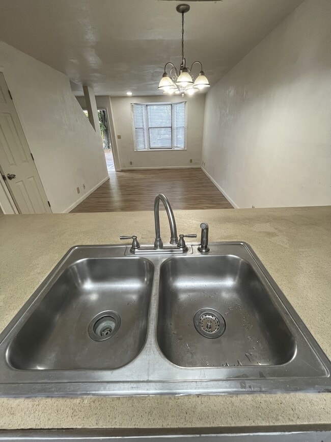 Building Photo - 2546 SW 31st Pl