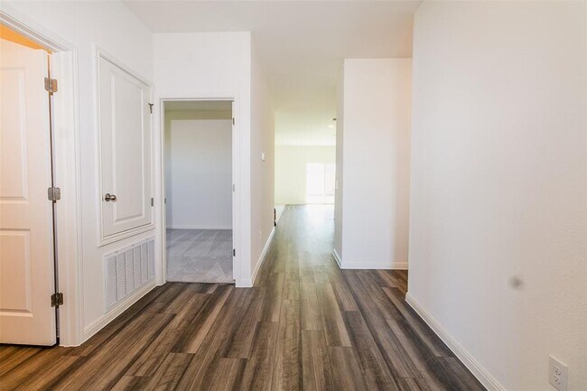 Building Photo - 1524 Morris Lp