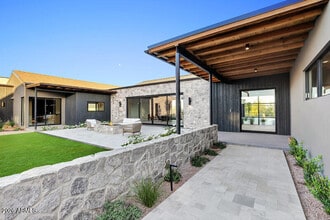 Building Photo - 9067 E Rimrock Dr