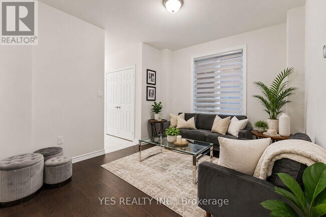Building Photo - 27 Royal Fern Cres