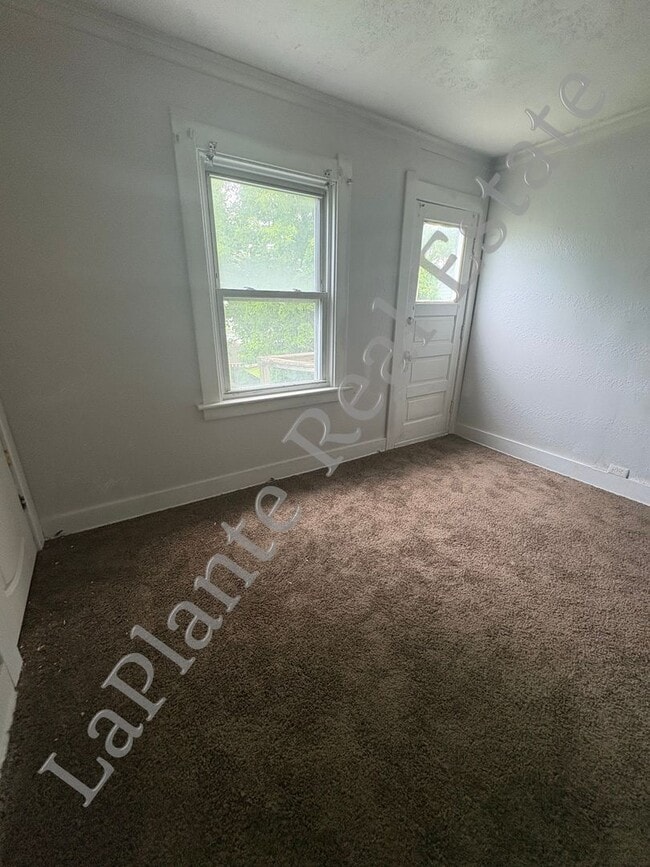 Building Photo - Bright & Spacious 3-Bed Home in Library Vi...