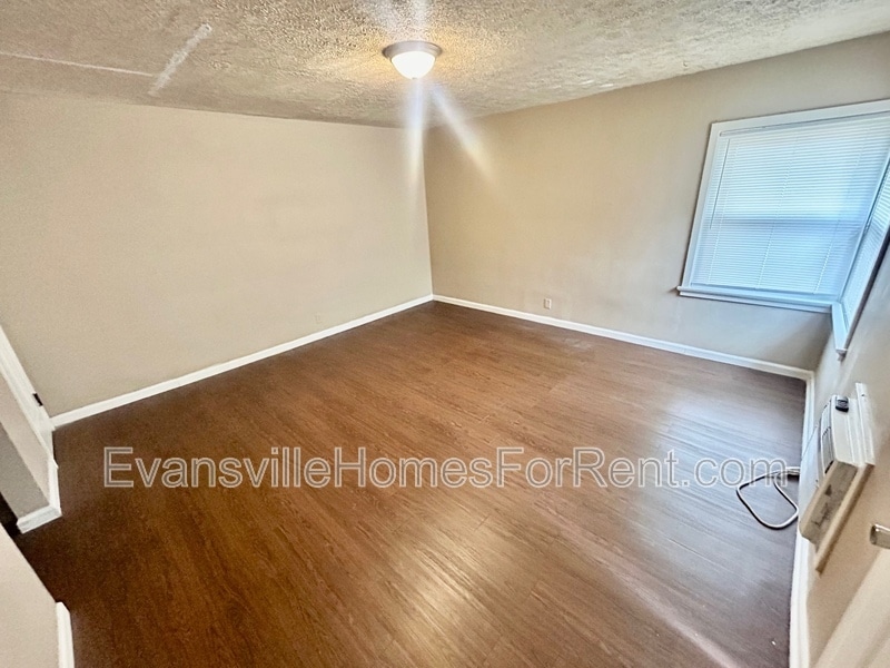 Building Photo - 401 N Morton Ave