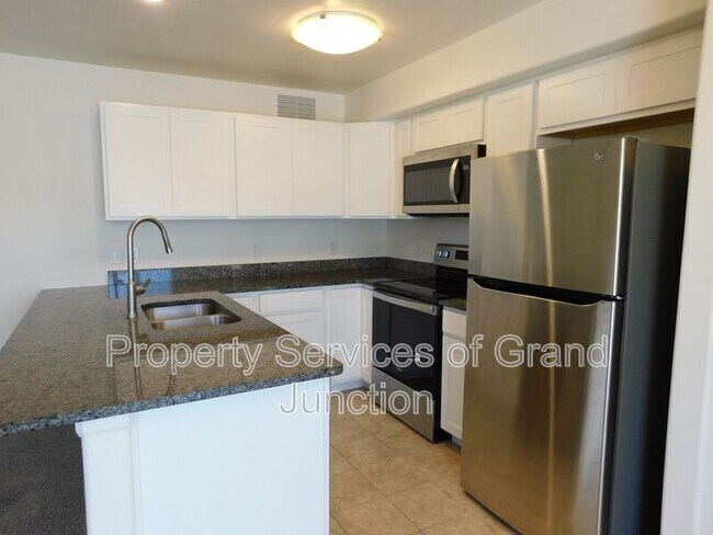 Foto del edificio - 654 Trinity Way