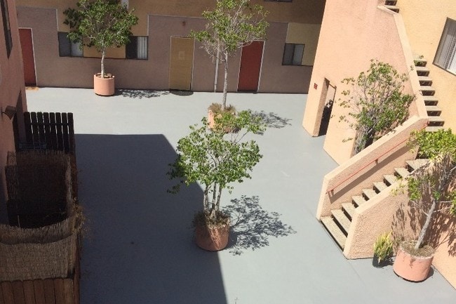 Building Photo - 1414 S Gramercy Pl