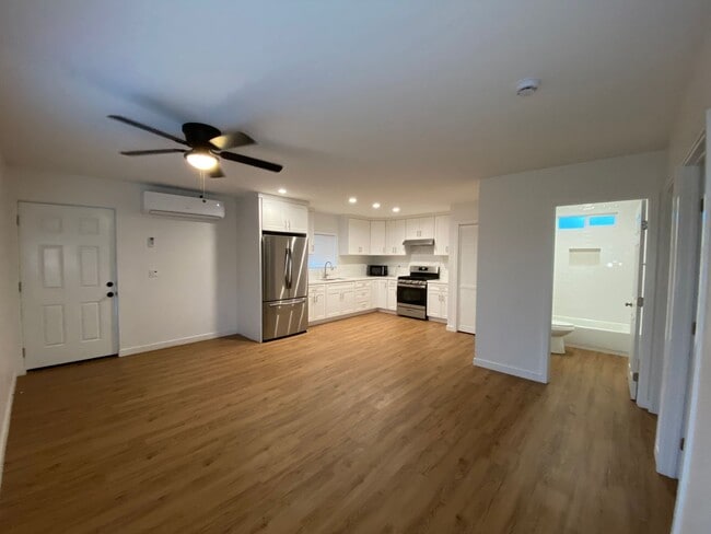 Building Photo - **$300 OFF First Months Rent** Remodeled H...