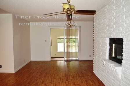 Foto del edificio - Charming 3 Bedroom/2 Bath Carmichael Home!