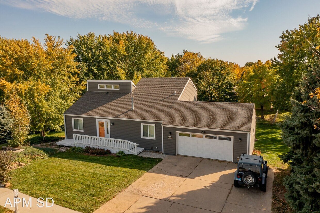 4 br, 3 bath House 4809 W 49th St House Rental in Sioux Falls, SD