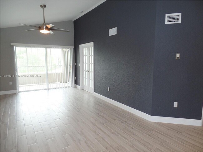 Foto del edificio - 2803 N Oakland Forest Dr