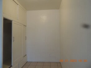 Building Photo - 532 21st St