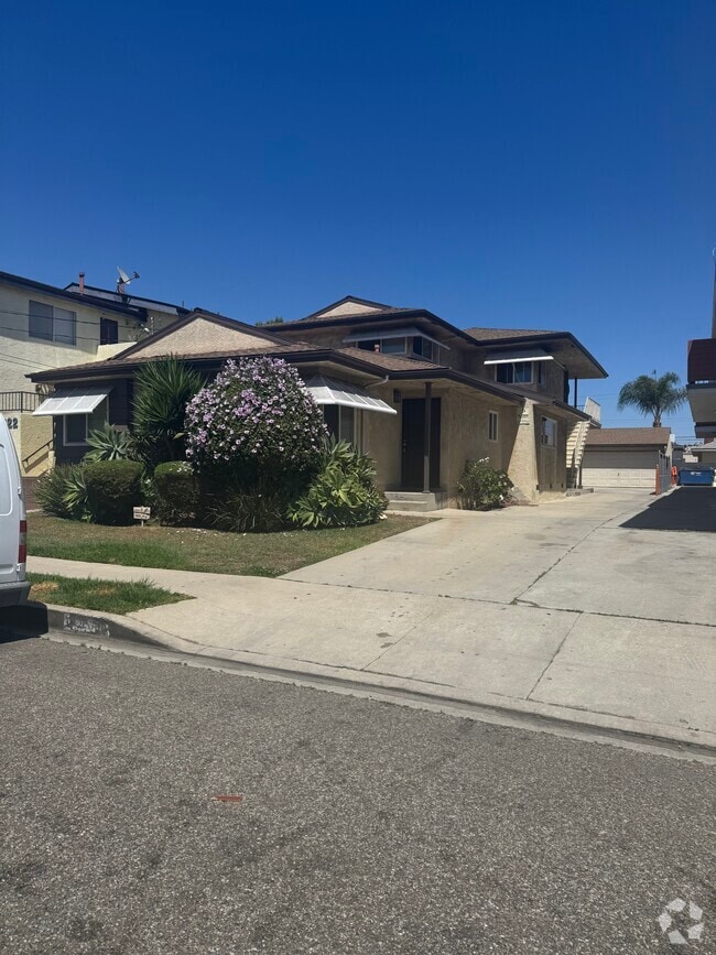 Building Photo - 12230 Manor Dr