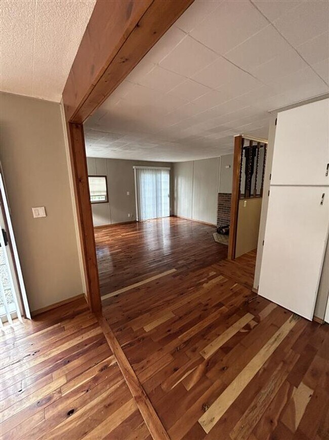 Foto del edificio - Two Bedroom One Bathroom House for Rent with Large Yard