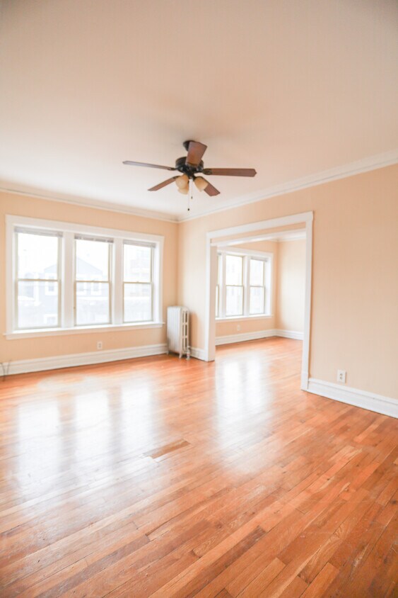 Primary Photo - 4443 N Damen Ave