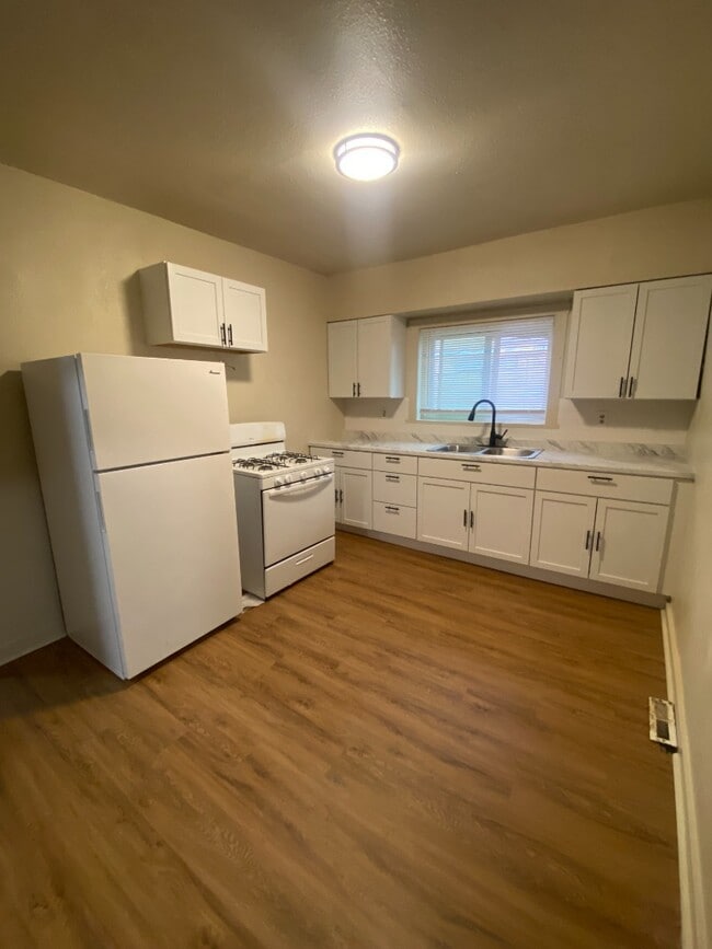 Building Photo - 3032 Tennyson Ave