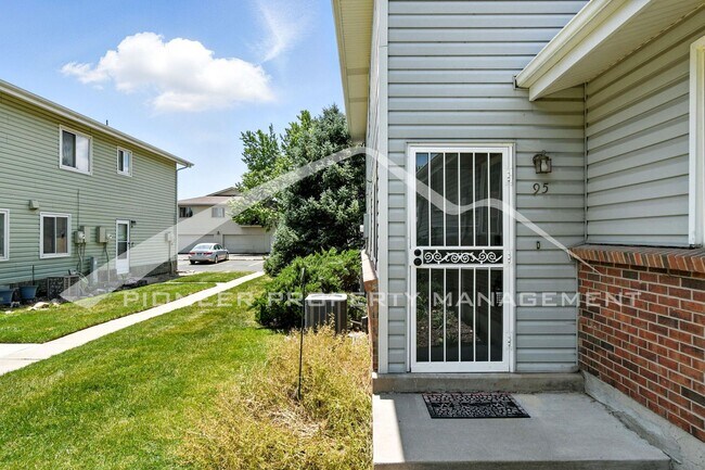 Foto del edificio - Charming Townhouse with Washer/Dryer and C...