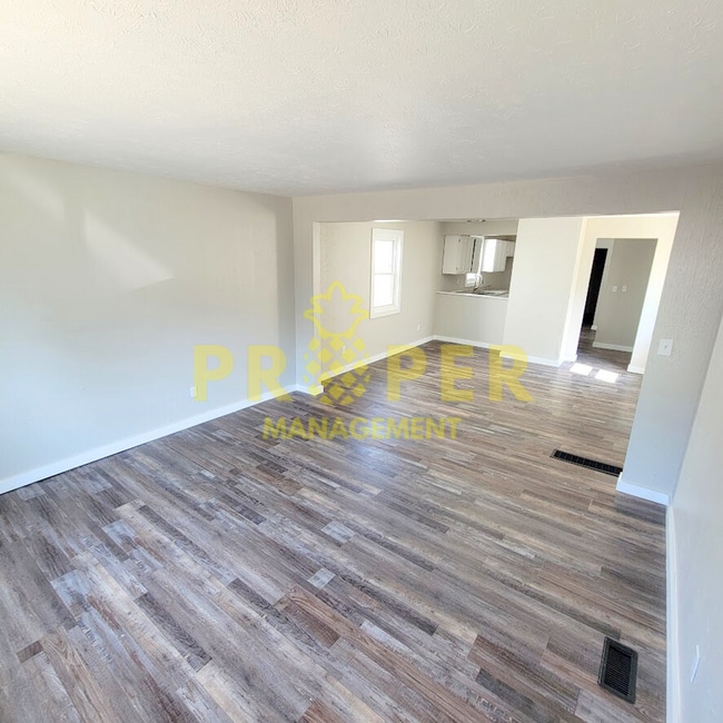 Building Photo - 2 bedrooms 1 bathroom house