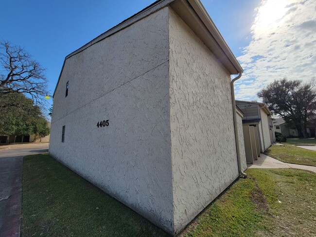 Building Photo - 1-bed, 1-bath unit in Bryan, great locatio...