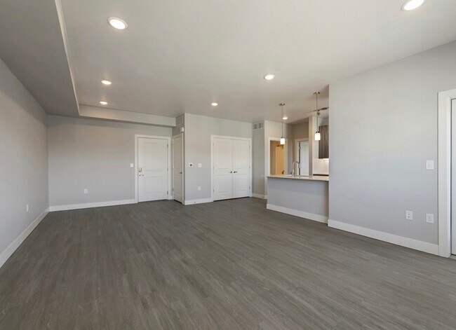 Building Photo - 1444 E 3rd Ave