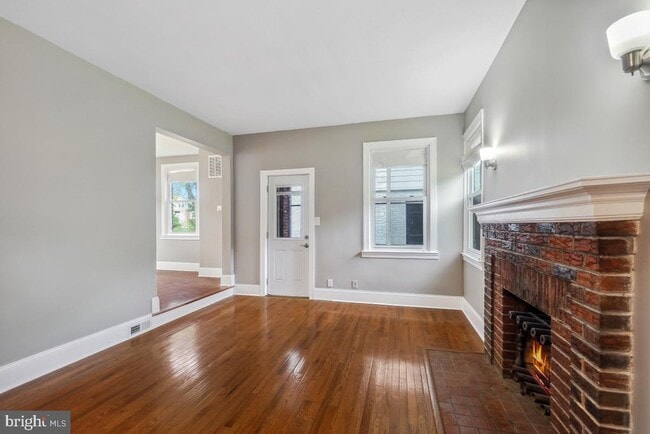 Building Photo - 2615 Otis St NE