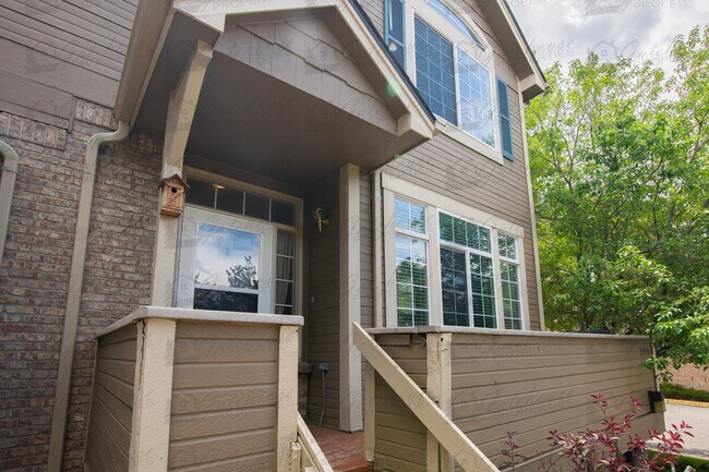 Foto del edificio - 5555 E Briarwood Ave