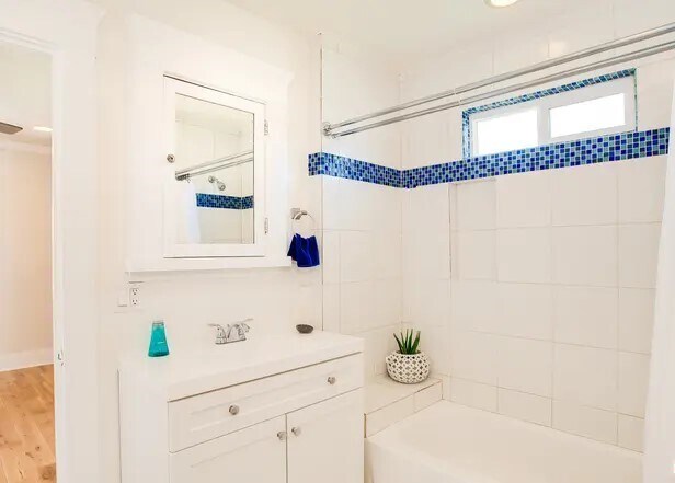 Foto del edificio - 1763 W 39th St