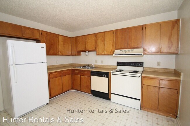 Building Photo - 1604 Cedarhill Dr