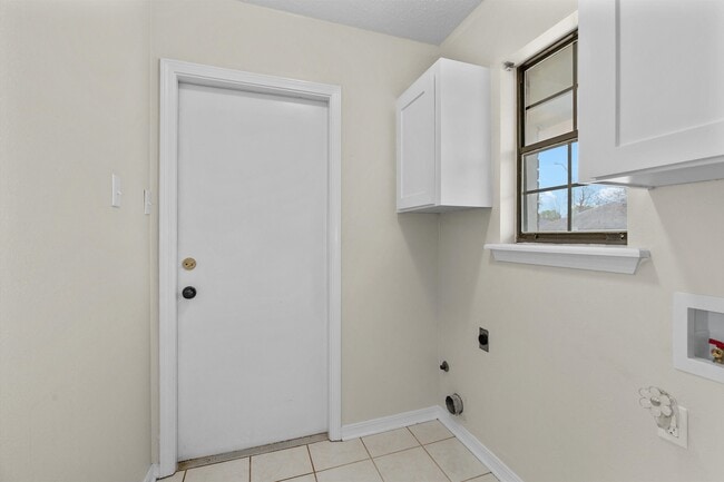 Building Photo - 5303 Susanna Dr