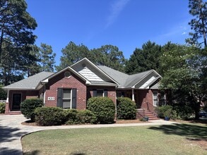 Building Photo - 420 Lake Forest Dr SE