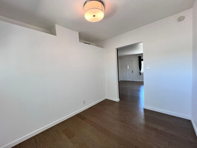 Foto del edificio - North Central Condo