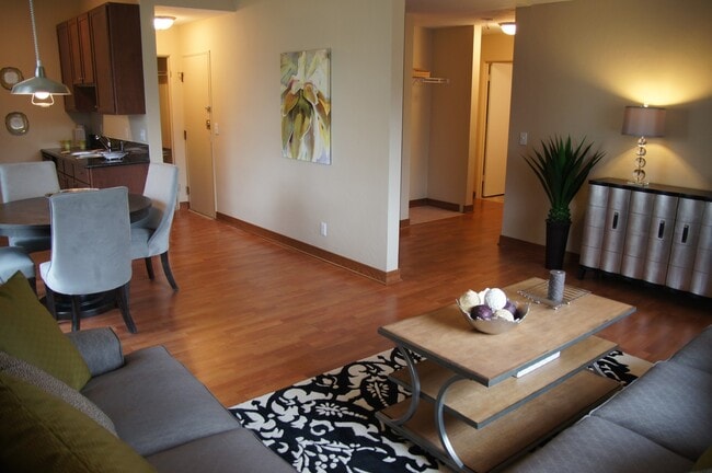 Interior Photo - Lake Pointe