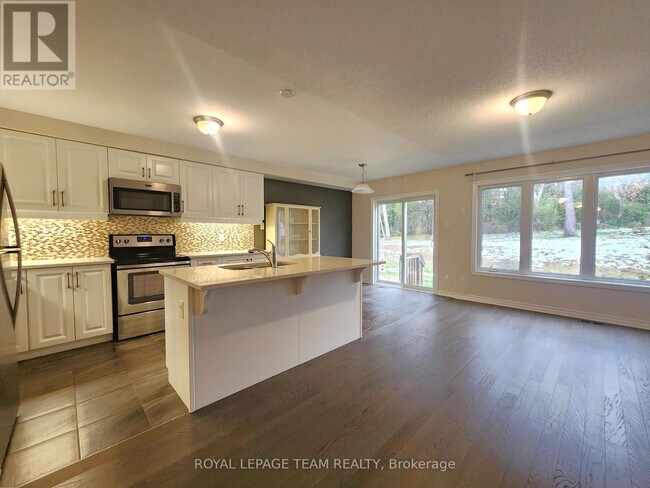 Building Photo - 209 Hartsmere Dr