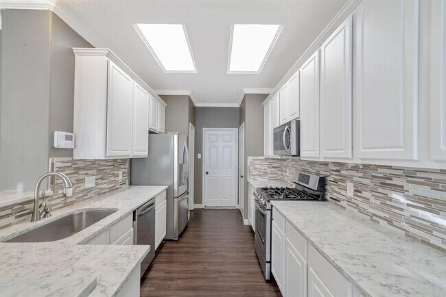 Foto del edificio - 17139 Oakwood Chase Dr