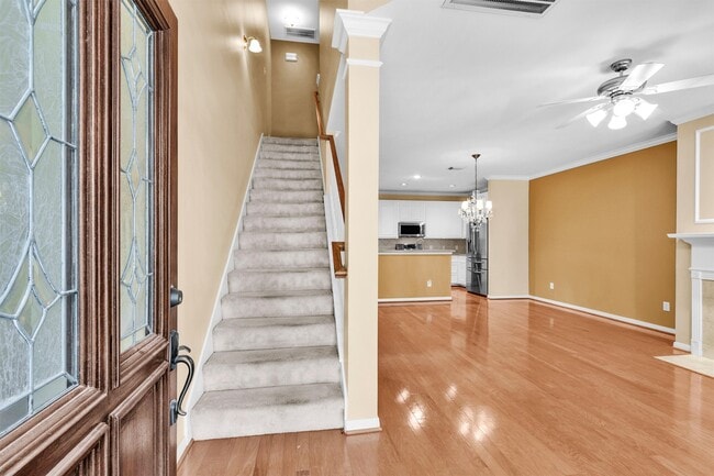 Building Photo - 727 W Heights Hollow Ln
