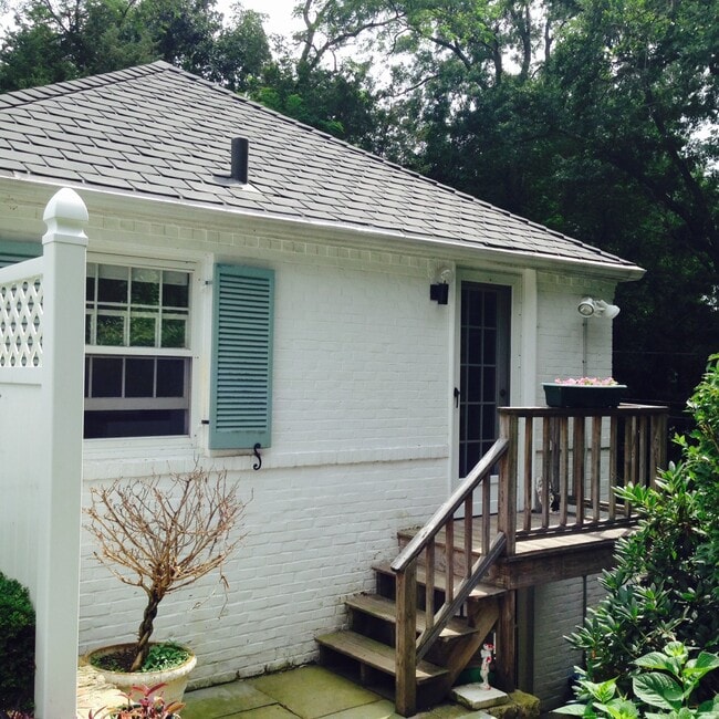 Building Photo - 2 Weston Rd