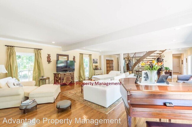 Foto del edificio - 4 br, 4.5 bath House - 4272 Walnut Grove Rd.