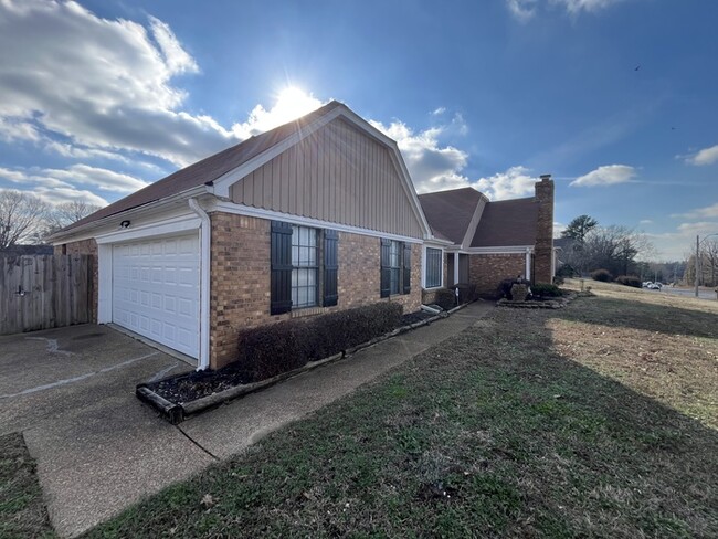 Building Photo - 8649 Walnut Grove Rd
